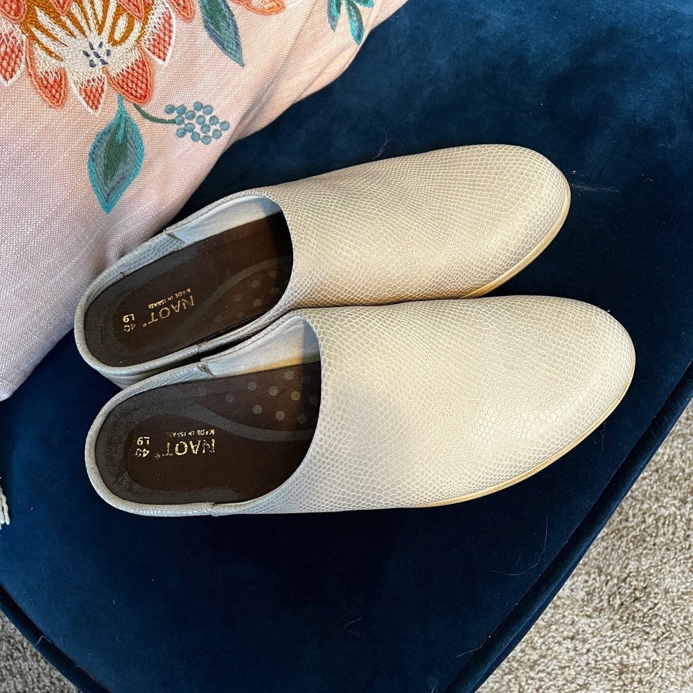 Naot Cream Leather “Snakeskin”Mule Flats
